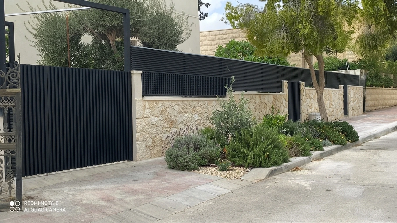 מעקות אלומיניום בהתקנה מקצועית של נוגה אלומיניום